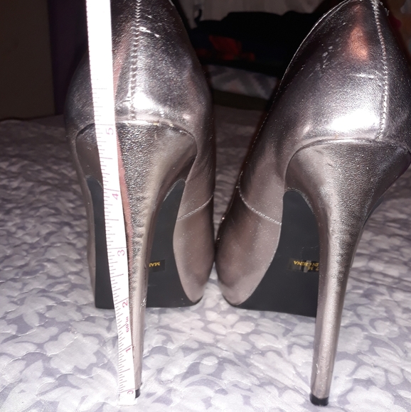 Silver  Pumps - Picture 3 of 5